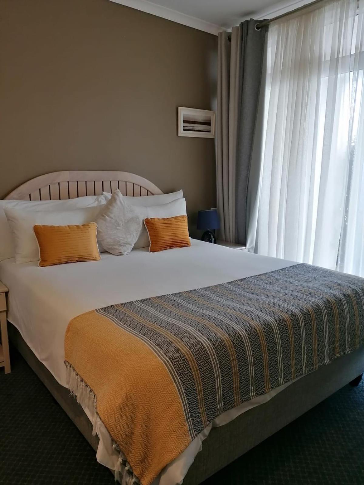 Beachfront At Leisure Bay *